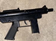  اللد: ضبط رشاشين "كارلو" وذخيرة واعتقال مشتبه 