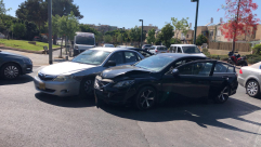 يافا: إصابة طفيفة لسيدة بحادث طرق بين مركبتين