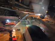  صور: الليلة الماضية - حريق كبير داخل مصنع بالمنطقة الصناعية في الرملة 