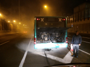  اشتعال النيران في حافلة قرب مفرق فولفسون جنوب يافا 