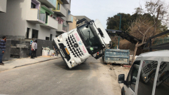 بالفيديو: اغلاق شارع تساهتلي بيافا اثر انقلاب شاحنة 