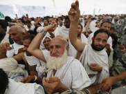 بالصور: حجاج اللد والرملة بدؤوا رمي الجمرات الثلاث في أول أيام التشريق