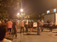 بالفيديو: القاء قنبلة صوت تجاه مركبة في مدينة الرملة دون وقوع اصابات