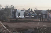  بالصور: انقلاب شاحنة في مدينة اللد دون وقوع اصابات 