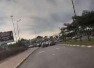  فيديو: سيارة تصطدم بحاجز بمدينة الرملة خلال مطاردة شرطية 