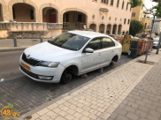 عيب...! سرقة عجلات سيارة طبيب من رهط يعمل في يافا