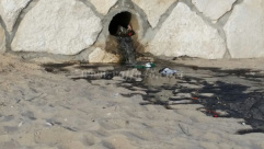 بالفيديو: تلوّث شاطئ الجبلية في مدينة يافا بالمياه العادمة 