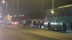 بالصور: مصرع شخص بحادث بين حافلة ومركبة قرب الرملة 