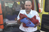  بالصور: سيدة تضع مولودها داخل سيارة اسعاف في مدينة يافا 