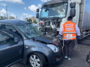  اصابة متوسطة بحادث طرق بين مركبة وشاحنة في مفرق اللد 