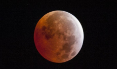 هذا ما سيحدث للقمر اليوم ... فترقبوا اللحظة التاريخية