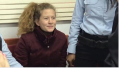 فيديو: كيف بدت عهد التميمي في جلسة المحكمة اليوم؟