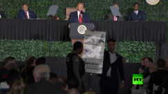 شاهد.. فلسطيني يقاطع كلمة ترامب: إرجع إلى بيتك الفاسد