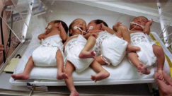 في حالةٍ نادرة.. حاجّة سوريّة شابّة تضع 4 توائم في مكة المكرمة