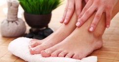 احذر.. القدم الباردة باستمرار علامة على الإصابة بمشكلة صحية