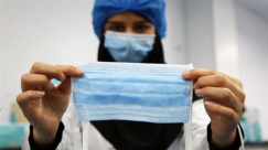  "الصحة العالمية" تحذر من هذه السلوكيات أثناء ارتداء الكمامة