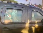 ترامب يُغادر المستشفى لفترة وجيزة ويلتقى مؤيديه