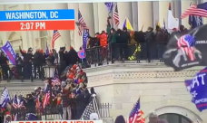  شاهد: متظاهرون من أنصار ترامب يدخلون مبنى الكونغرس وفرض حظر تجول بواشنطن