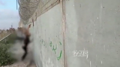 شاهد: شاب يطلق النار على جندي إسرائيلي من مسافة صفر شرق غزة