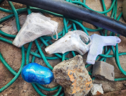  اللد: الكشف عن أسلحة ومخدرات واعتقال 4 مشتبهين 