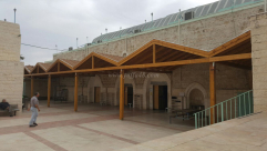  بالصور: تحت رعاية لجنة الأوقاف الاسلامية - بناء معرش جديد في المسجد الكبير بالرملة