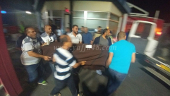 بالصور: ذوي الشابين محمد قريناوي وضياء زبيدة يتسلمون جثمانيهما من مطار اللد