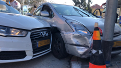 يافا: إصابة طفيفة لسيدة بحادث طرق بين مركبتين