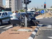 صور: 3 إصابات متوسطة وطفيفة بحادث بين مركبتين قرب الرملة 