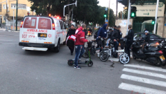  بالصور: إصابة متوسطة لشاب بحادث بين دراجتين نارية وهوائية في يافا