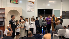 فيديو: تكريم الأطفال الملتزمين بالصلاة في مسجد باب الريان بيافا