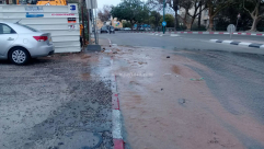 فيديو: تدفق كميات كبيرة من المياه في شارع ييفت الرئيس وسط مدينة يافا 