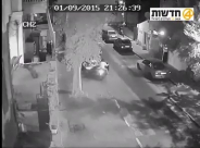 شاهد: سائق دراجة نارية يُلقي قنبلة صوتية تجاه المعهد الديني في حي الجبلية بيافا 