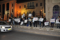 شاهد: وقفات الدعم للأسرى الفلسطينيين مستمرة في دوار الساعة بمدينة يافا