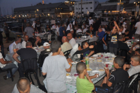 بالصور: لجنة الصيادين تُنظم افطاراً جماعياً في ميناء يافا 