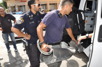 بالصور : تعقب صورايخ المقاومة وإنفجارات في سماء يافا،وحالة من الرعب في الأجواء