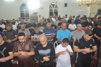 بالصور: شعائر صلاة التراويح من مسجد الجبلية بيافا وجمعية يافا توزّع قمصان على المصلين 