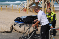 بعد 17 ساعة العثور على الشاب الغريق جثة هامدة أمام شاطئ تل أبيب