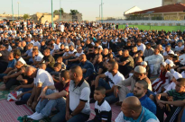  فيديو: أهالي مدينة اللد يؤدون صلاة عيد الفطر السعيد في ساحة المسجد العمري الكبير 