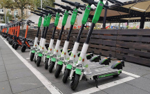 اعتبارًا من شهر آب 2024: لوحات ترخيص إلزامية للكوركينيت والدراجة الكهربائية