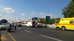 اصابة خطيرة لشاب بحادث طرق قرب مدينة الرملة 