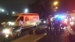  صور: اصابة خطرة لسائق دراجة نارية بحادث مروع قرب يافا