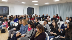  بالصور: تخريج 54 سيدة ضمن دورة "مساعدات رياض الاطفال" الثانية في المركز الجماهيري بيافا