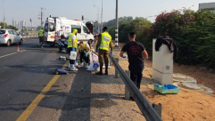 فيديو: مصرع راكب دراجة نارية بحادث طرق ذاتي قرب الرملة