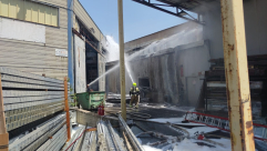 الرملة: حريق داخل مصنع للسيراميك في المنطقة الصناعية 