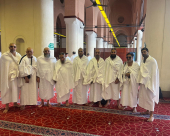 بالصور: معتمرو مدينة يافا في طريقهم إلى مكة المكرمة لأداء العمرة