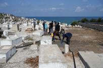 فيديو: معسكر عمل تطوعي للحفاظ على مقبرة الكازاخانة الإسلامية في يافا