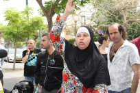 بالفيديو: المواطنون العرب يتصدون لحملة شركة العميدار لبيع عقارات في حي النزهة 