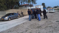 اللد : سكان حي س. ح يتصدون لمحاولة اغلاق الطريق الوحيد المؤدي الى الحي