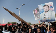 الحوثيون يتوعدون بمواصلة استهداف السفن الأمريكية إلى حين إدخال الغذاء والدواء لغزة