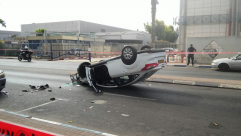 بالفيديو: انقلاب مركبة واصابة متوسطة لسائقها بحادث طرق ذاتي في اللد